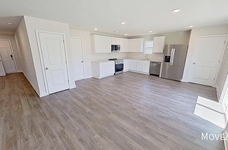 161 Davis Dr — Photo 16