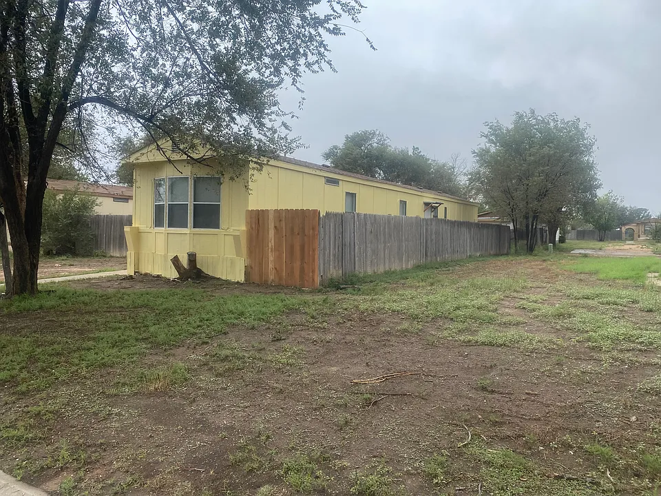 1242 Casa Grande St