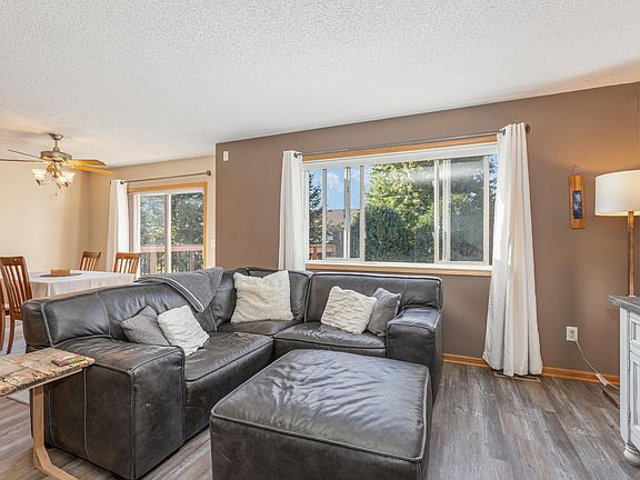 3rd image of 321 Shea St
