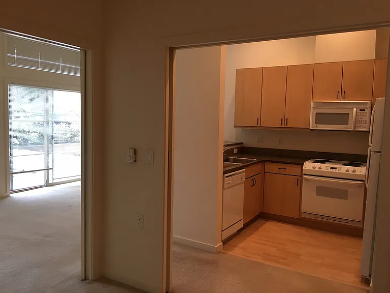 Newell Court Apartments, downtown Mercer Island — Photo 20