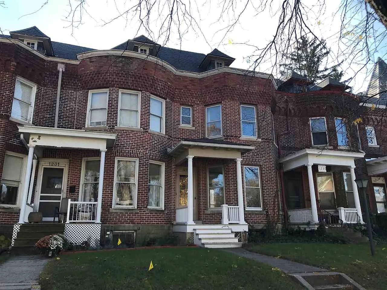 1233 W Wayne St photo 1