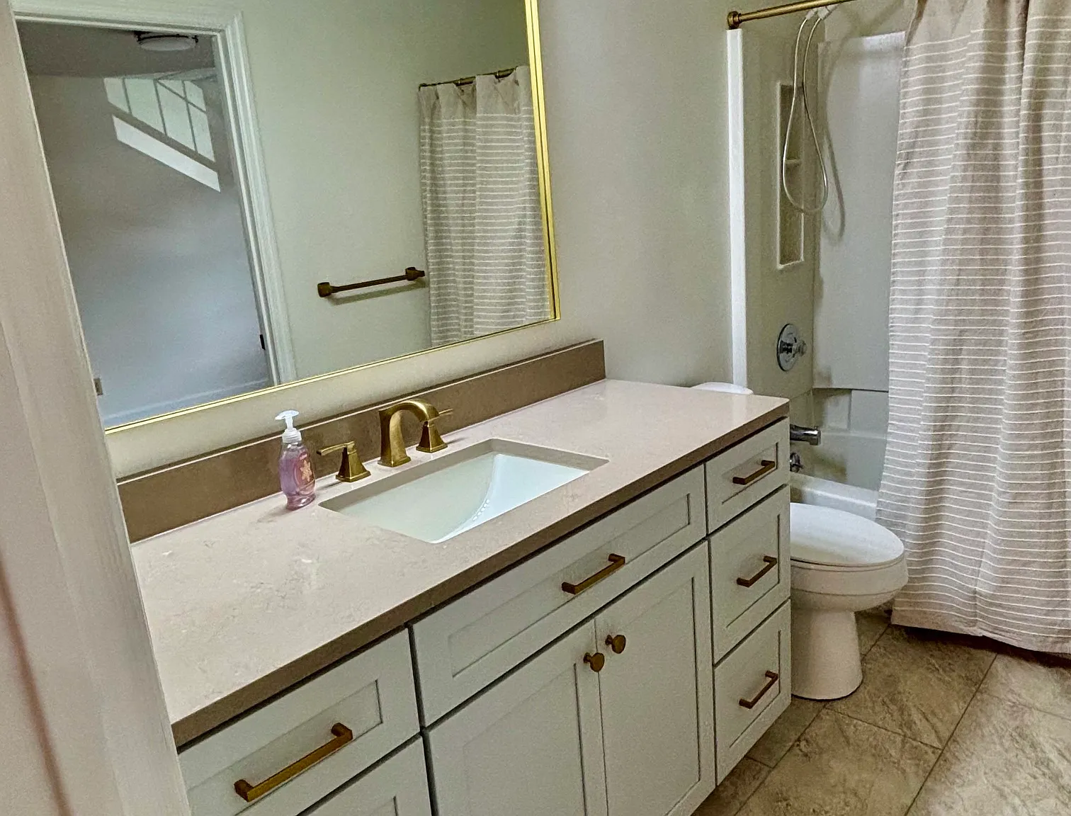 210 Urbandale Pkwy — Photo 1