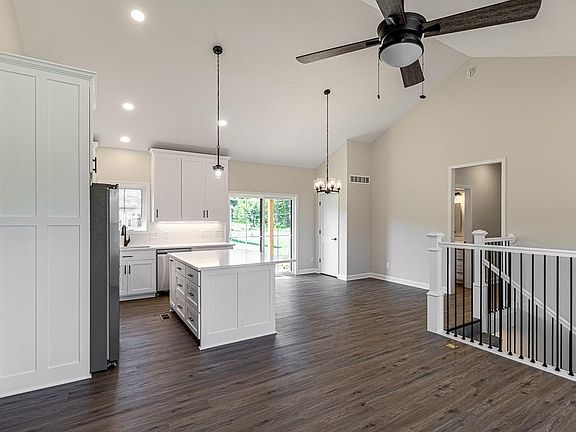 4th image of 4002 Greywood Lane St