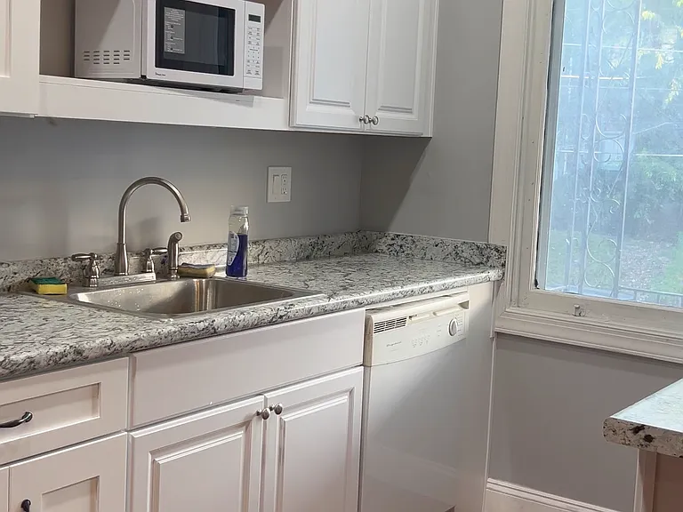 627 College St #1 — Photo 8
