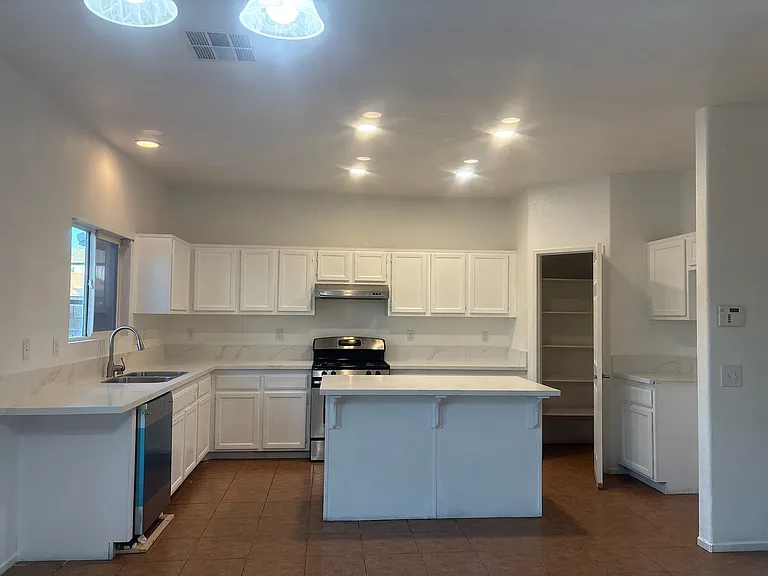 13529 Fullerton Ln — Photo 4