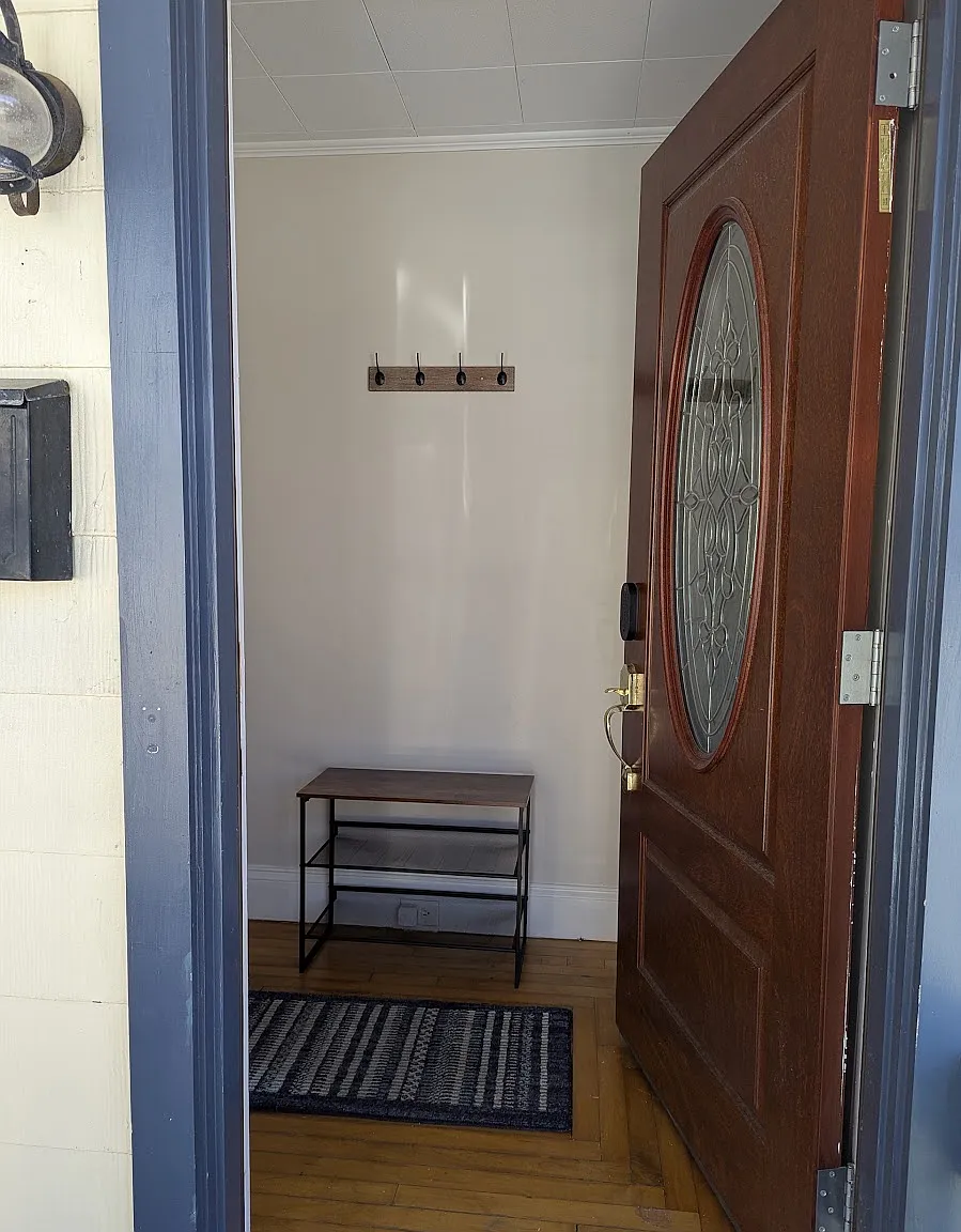 2 bed, 890 sqft, $2,000 — Photo 1