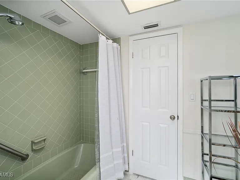 1411 Whiskey Creek Dr — Photo 22