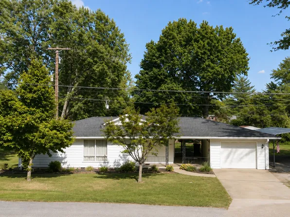 720 Sheridan Dr, Benton, IL 62812