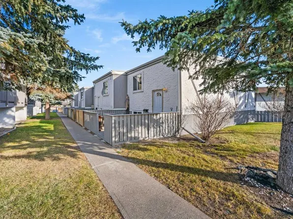 455 N Huntsville Cres NW #1, Calgary, AB T2K 4W3