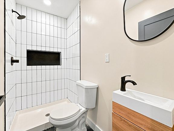 3rd image of 944 W Lycoming St #2