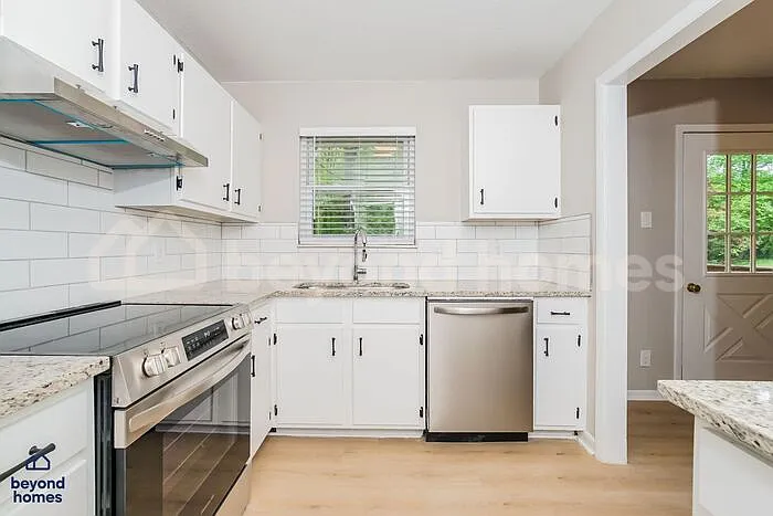 4 bed, 2.0 bath, 1455 sqft, $2,200 — Photo 2