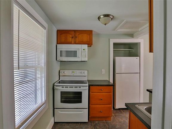 5th image of 2840 Hartford Ave Unit A
