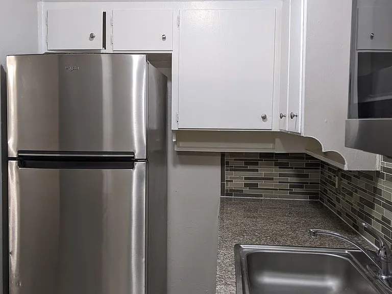 2428 Louise St #2505 — Photo 3