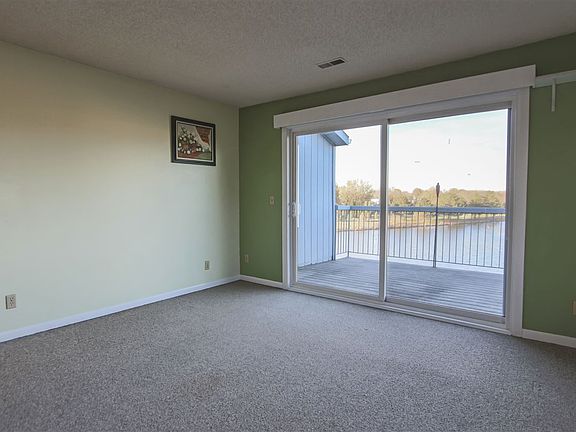 5th image of 227 Southbrooke Dr APT 6