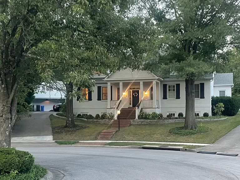Waterside Ct — Photo 1
