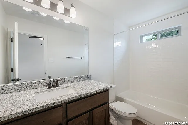 2507 Lynwood Bnd #101 — Photo 13