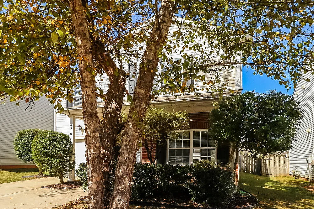 3 bed, 2.5 bath, 1972 sqft, $2,010 — Photo 4