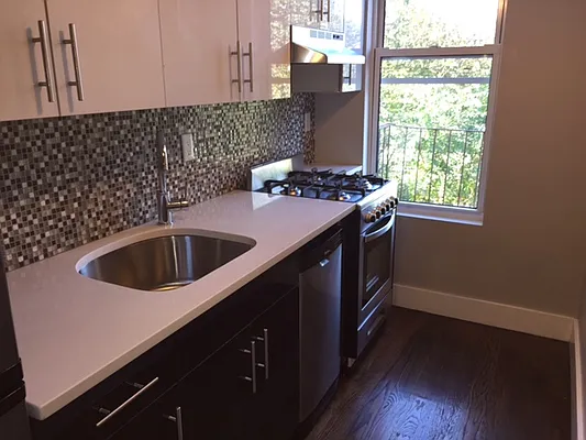 Rented by Premier Metro Realty Corp | media 11