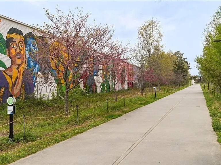 896 Oakland Dr SW — Photo 18