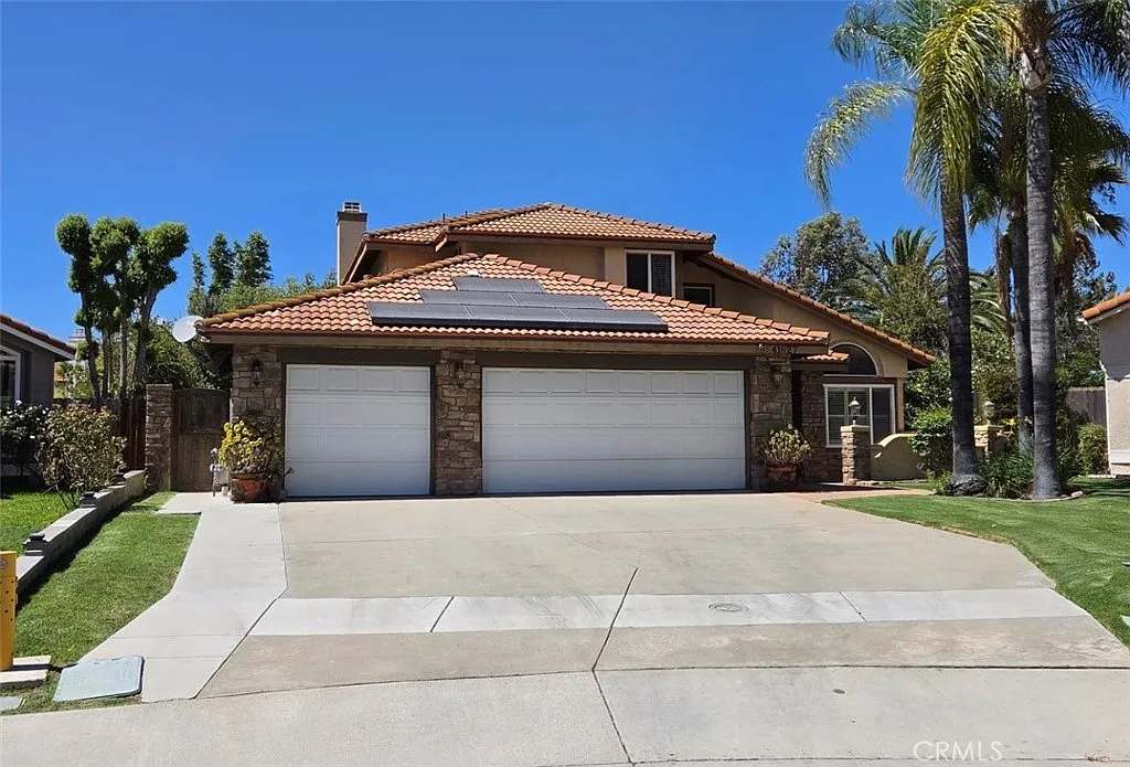 4 bed, 2018 sqft, $3,900 — Photo 1