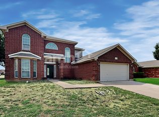 1801 Wolf Creek Dr, Arlington, TX 76018