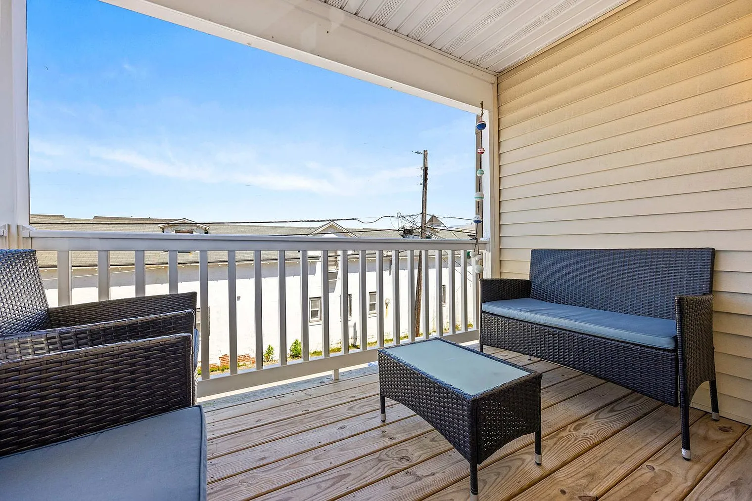 2 bed, 1.0 bath, 753 sqft, $5,953 — Photo 4