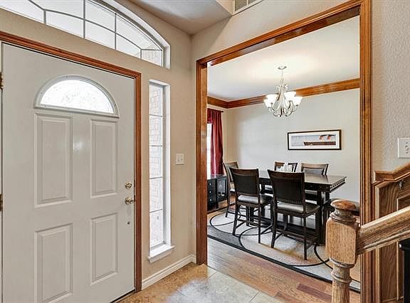 3rd image of 1204 Oakwood Ct