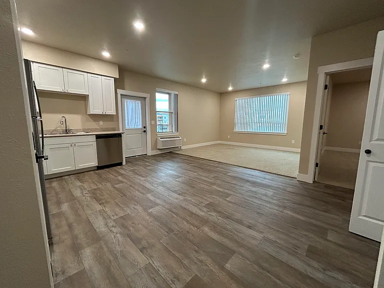 812 SQ. FT. 1 bed 1 bath
Ground floor
Kitchen and living room