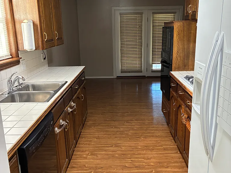 520 Sunset Strip — Photo 4