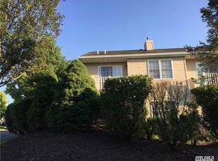 832 Madeira Blvd, Melville, NY