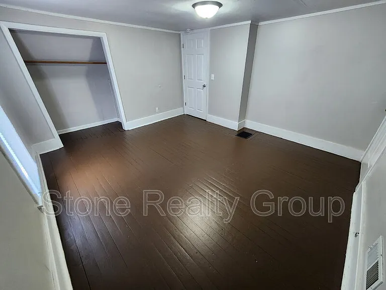 1102 E Circle Dr — Photo 8