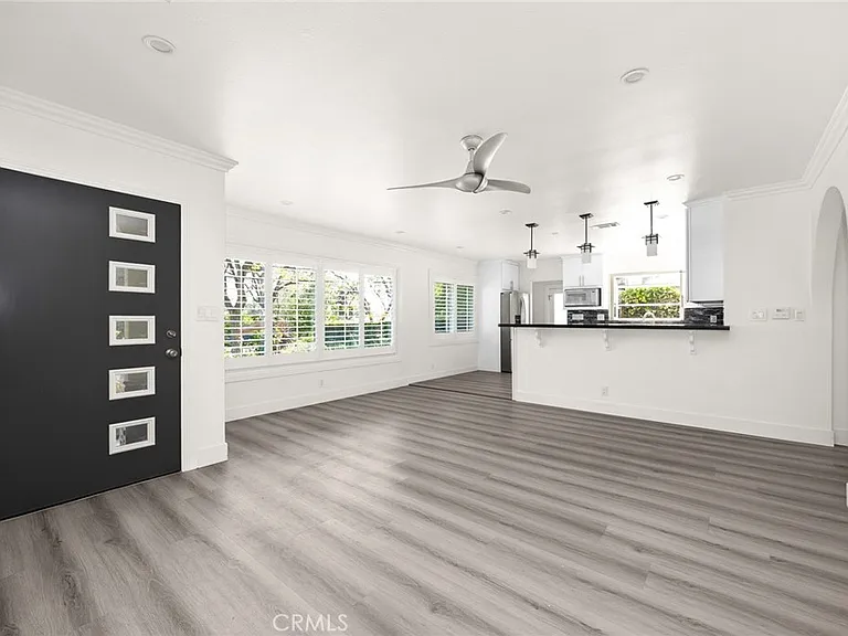 647 W Montecito Ave — Photo 4