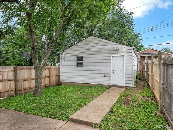 2nd image of 3937 Illinois Ave