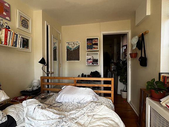 5th image of 1434 Lombard St APT 1R