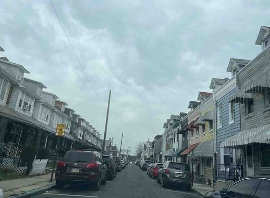 Exterior Neighborhood (street photo)