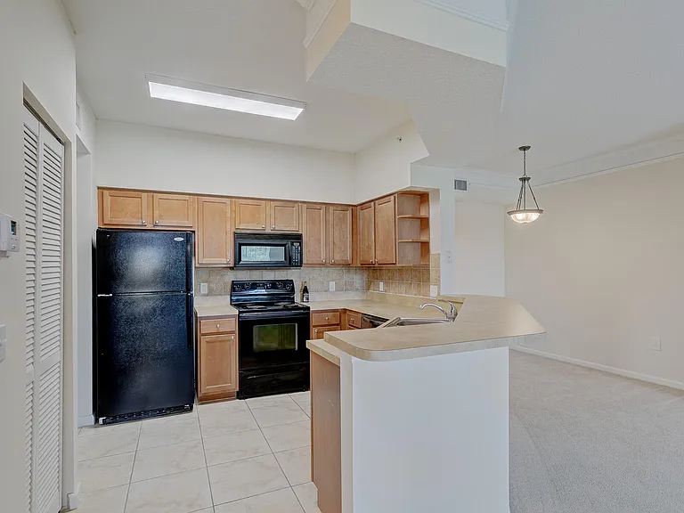 9303 Myrtlewood Cir W — Photo 7