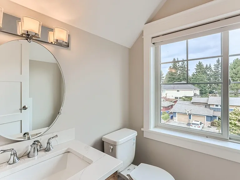 10513 NE 25th St — Photo 23