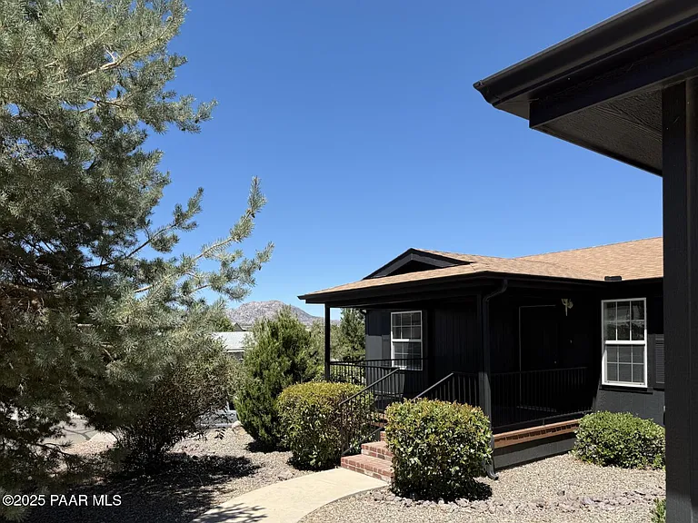 1116 Samantha St — Photo 3