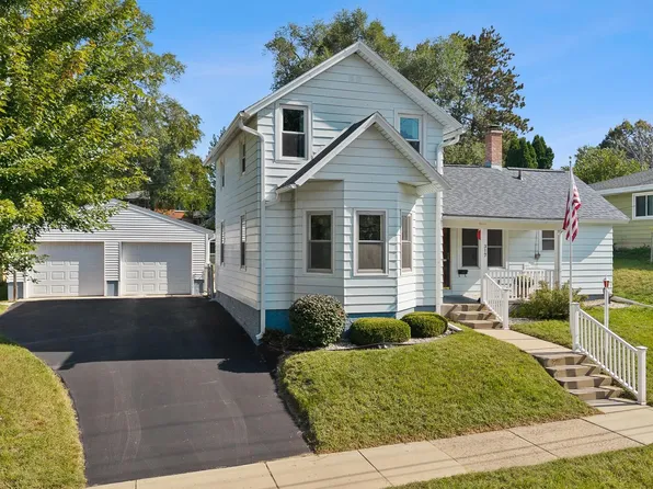 317 River St, Portage, WI 53901