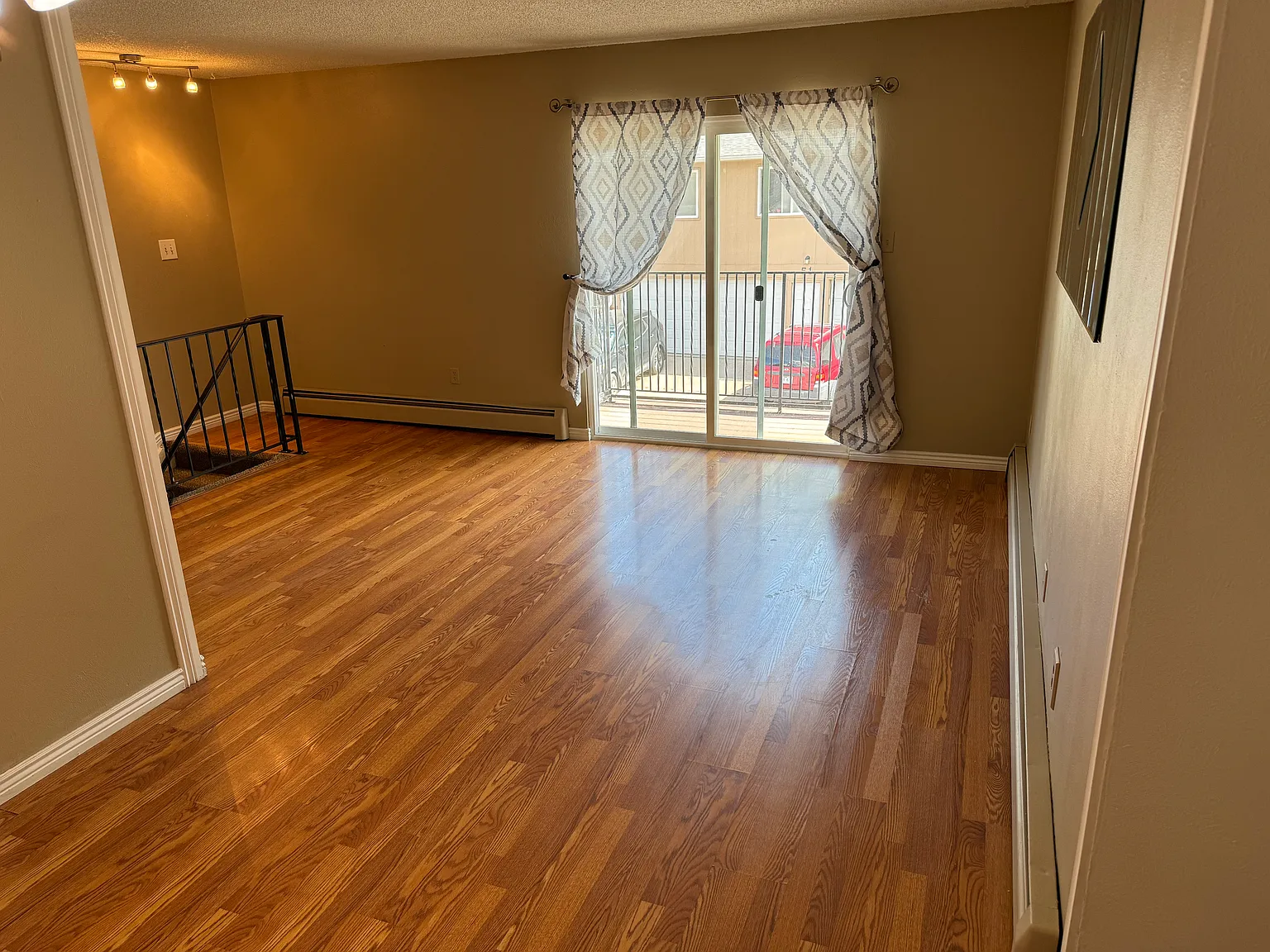 2 bed, 955 sqft, $1,725 — Photo 3