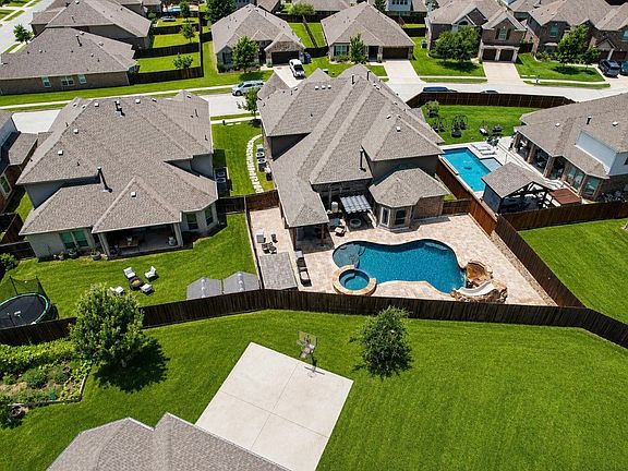 5th image of 2406 Lake Fork Dr
