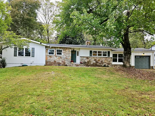 1212 Peter Pan Rd, Lookout Mountain, GA 30750