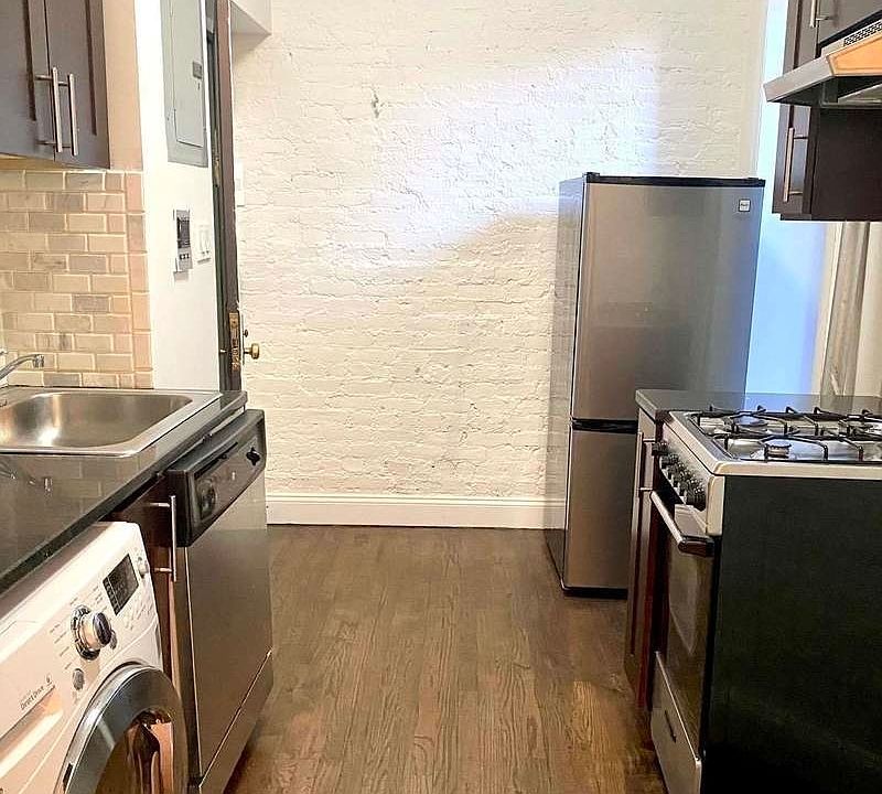 1st image of 215 E 4th St #3B