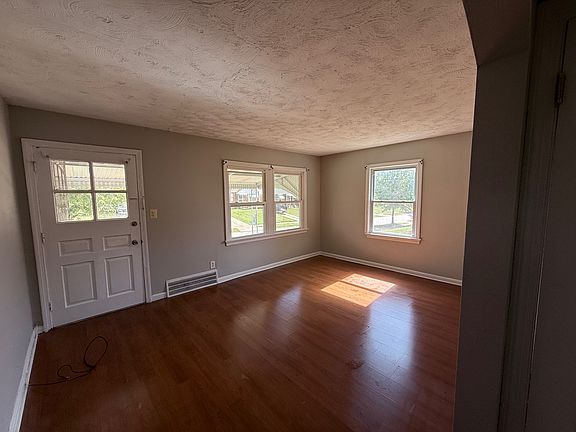 5th image of 4464 Parkton Dr