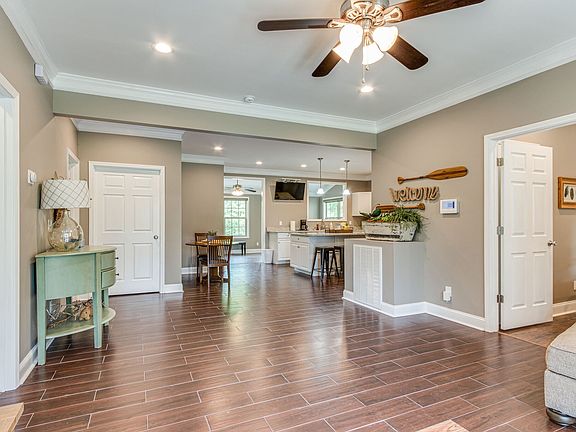 5th image of 90 Holly Tree Dr