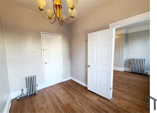 2nd image of 907 Avenue Street John #4