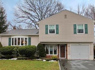 2122 Algonquin Dr, Scotch Plains, NJ 07076