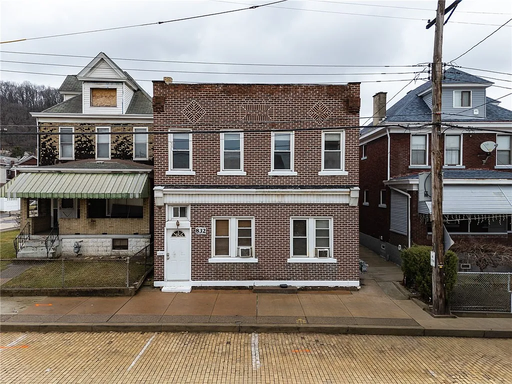 832 Broadway Ave photo 1