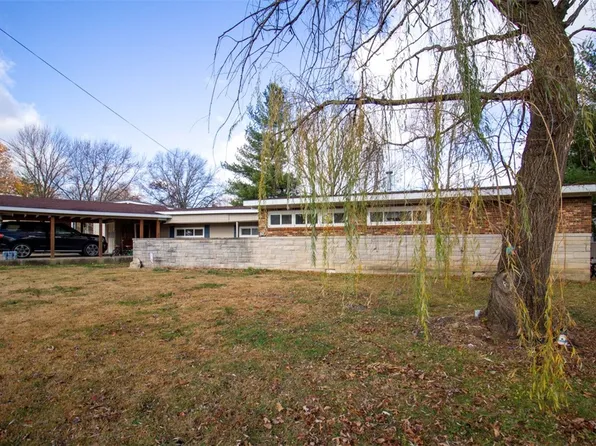 2301 Appletree Ln, Lawrenceville, IL 62439