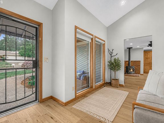 4th image of 12684 SE Regency View St